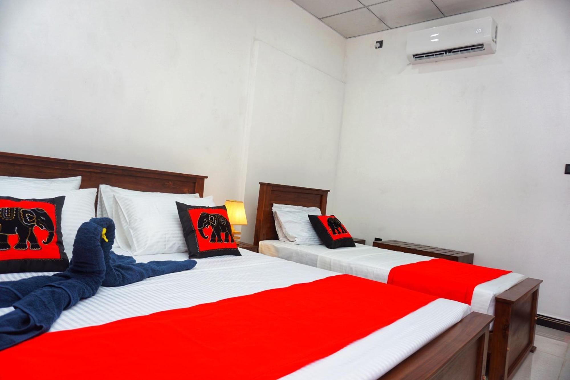 Sashini Homestay Sigirîya Extérieur photo