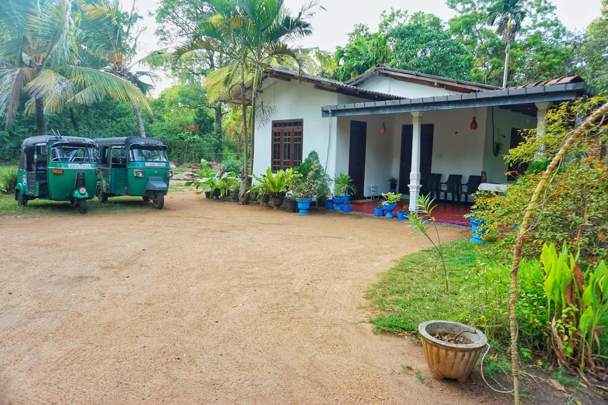Sashini Homestay Sigirîya Extérieur photo